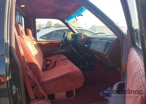 1992 Chevrolet Gmt-400 K1500 z USA, uszkodzony, nr VIN 1GCEK14K9NE131939